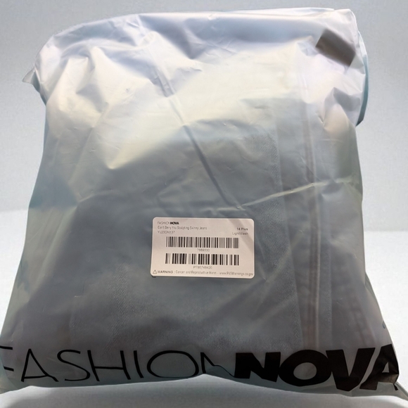 Fashion Nova Can't Deny You Sculpting Skinny Jeans - Light Wash Size 14 (NWT) - Picture 2 of 16